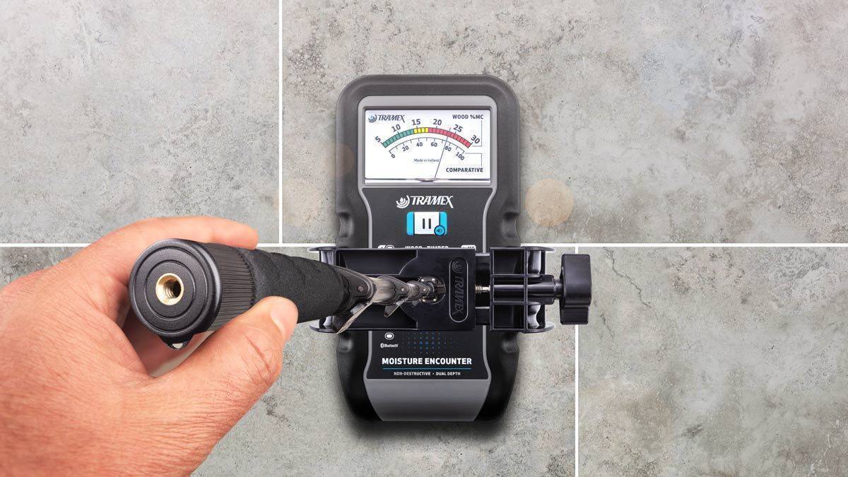 https://tramexmeters.com/perch/resources/products/me5-on-tile-wall-extension-handle-clamp.jpg